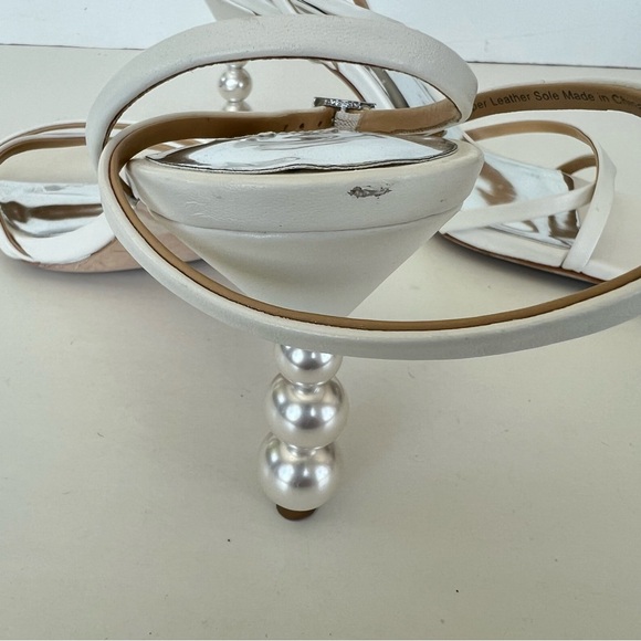BADGLEY MISCHKA Callie White Leather Ankle Strap Pearl Bead Heels Sandals Sz 10 - Picture 14 of 15